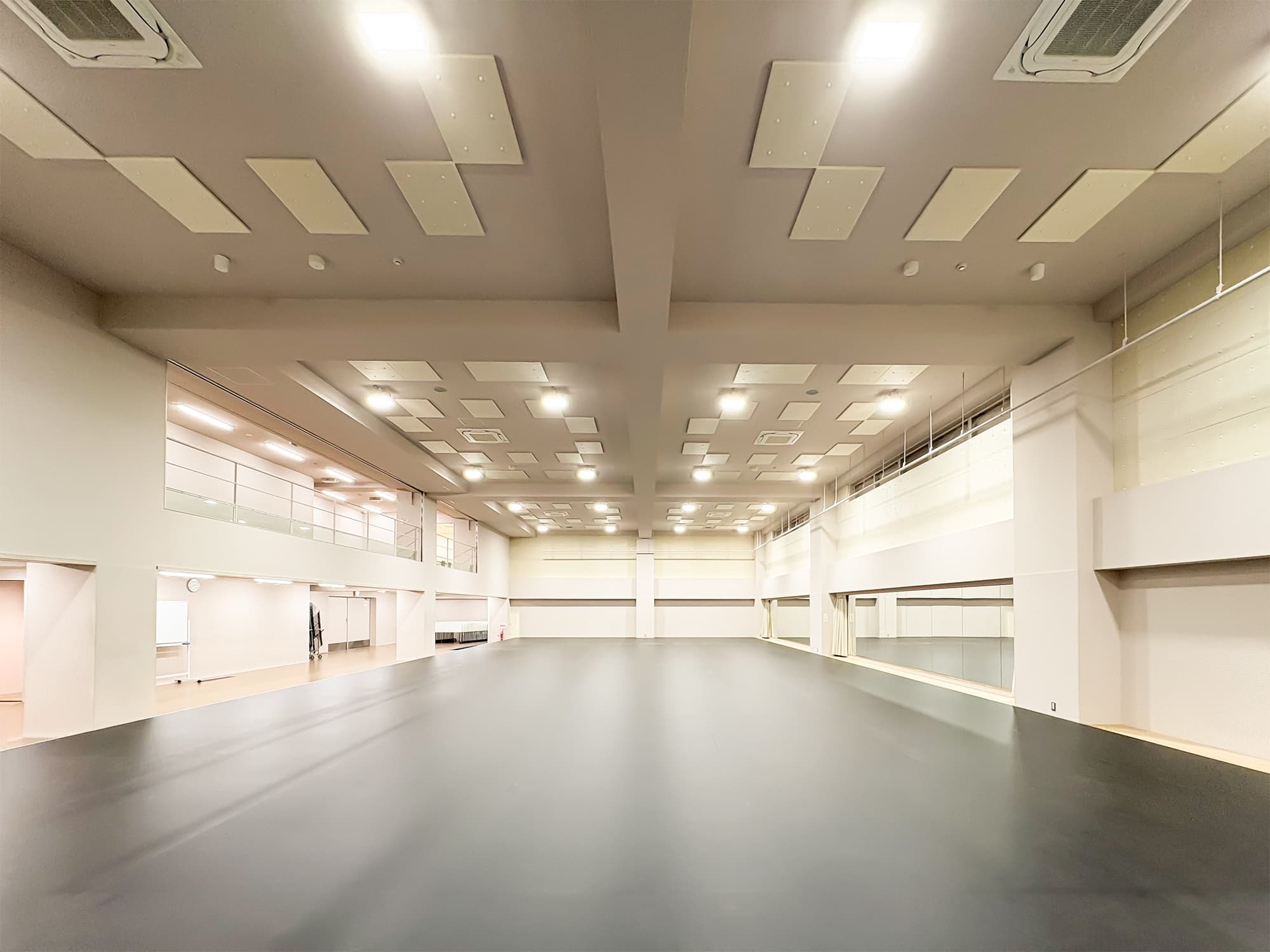 studio_no05_new2000.jpg